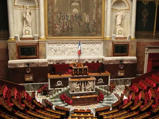 Hémicycle de l'Assemblée nationale française, où a été votée l'interdiction des réseaux sociaux aux moins de 15 ans