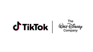 Logos officiels de TikTok et de The Walt Disney Company cote a cote, annoncant leur partenariat