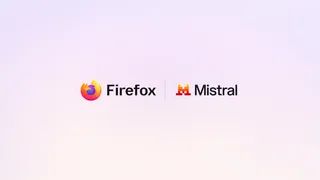 Logos Firefox et Mistral cote a cote sur fond degrade clair